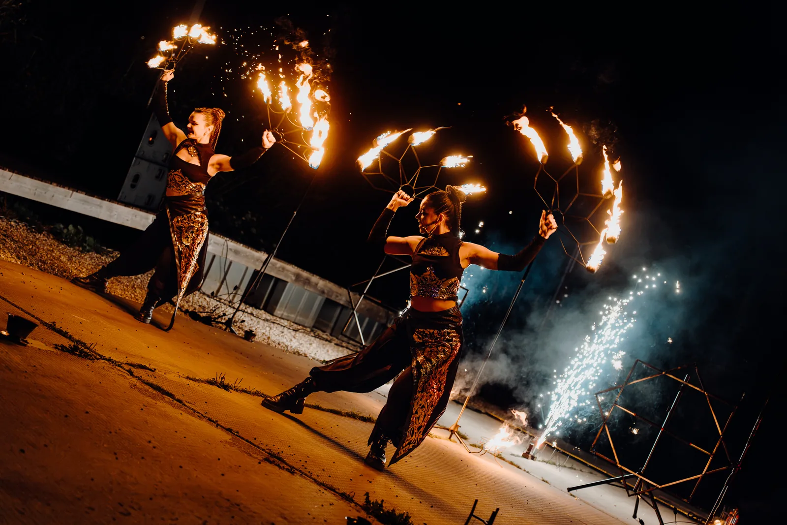 Fire dance and spark fountain on the Lodjakoda stage