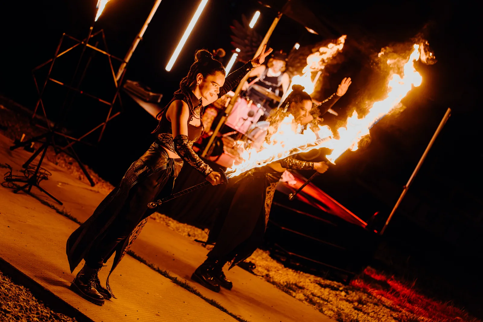 Fire dancers with powerful flames on the Lodjakoda stage