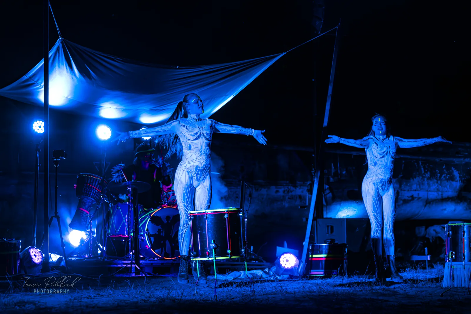 Dancers in blue light on the Ulge harbour stage